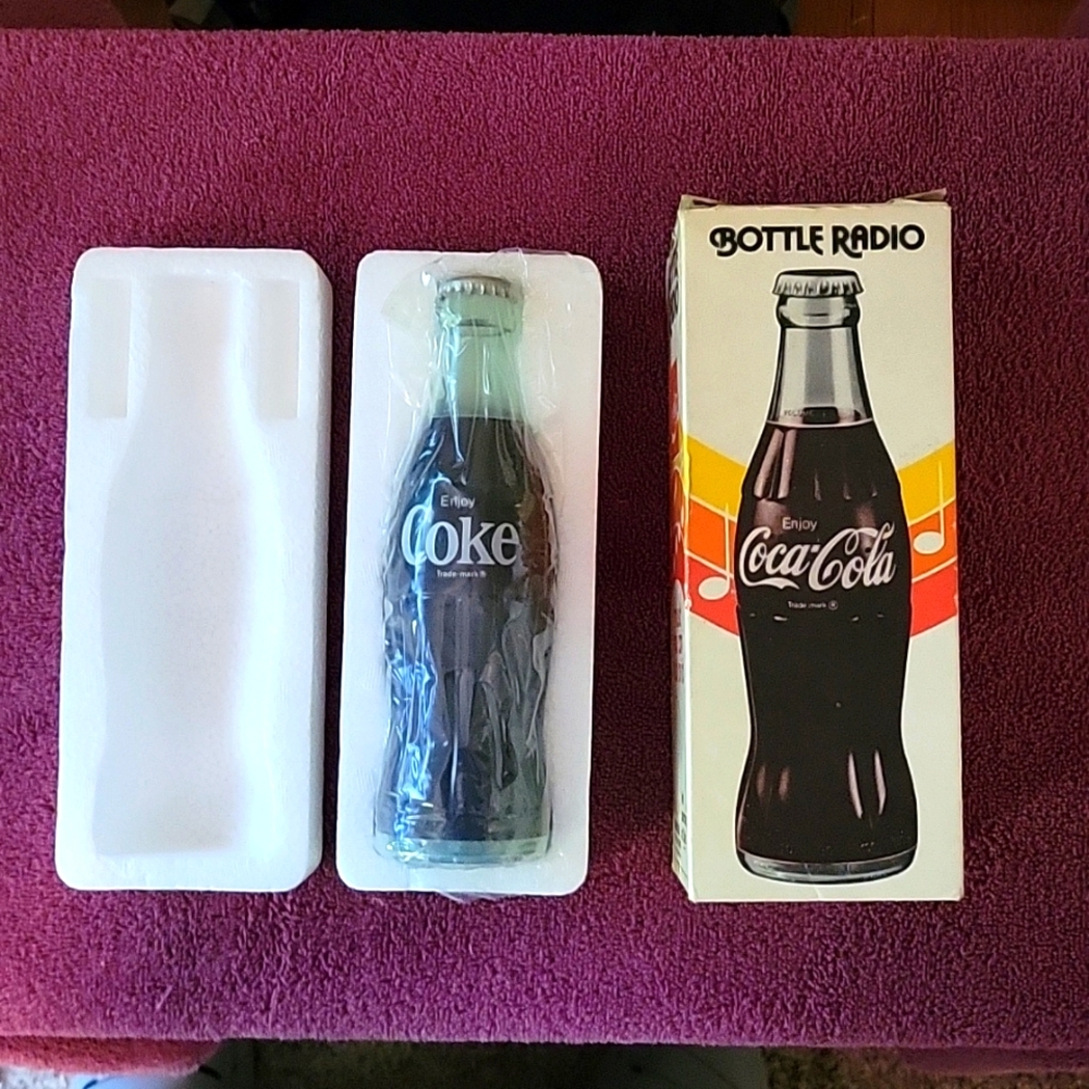 Vintage Coca-Cola bottle AM Radio - Picture 3 of 3